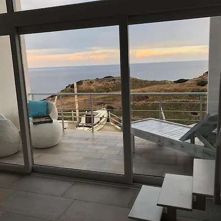 Modern Loft, Beautiful Views, Pool, Quiet Getaway! Kalogrea