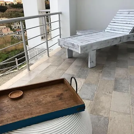 Modern Loft, Beautiful Views, Pool, Quiet Getaway! Kalogrea
