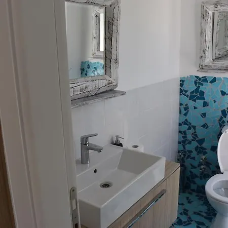 Apartment Modern Loft, Beautiful Views, Pool, Quiet Getaway! *