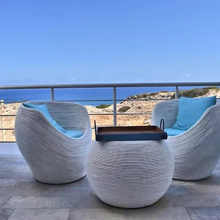 Apartment Modern Loft, Beautiful Views, Pool, Quiet Getaway! *