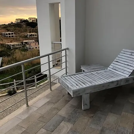 Apartment Modern Loft, Beautiful Views, Pool, Quiet Getaway! *