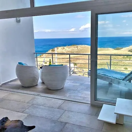 Apartment Modern Loft, Beautiful Views, Pool, Quiet Getaway! *