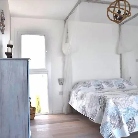 Apartment Modern Loft, Beautiful Views, Pool, Quiet Getaway!