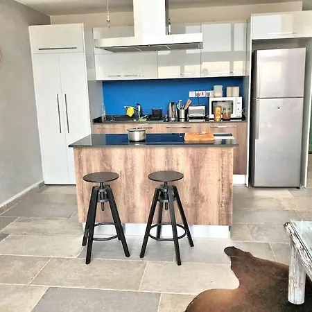 Modern Loft, Beautiful Views, Pool, Quiet Getaway! Kalogrea