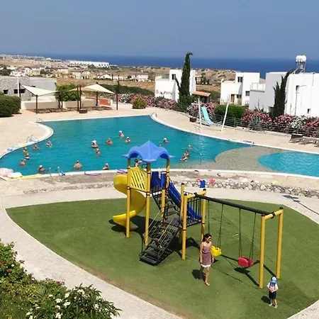 Modern Loft, Beautiful Views, Pool, Quiet Getaway! Kalogrea